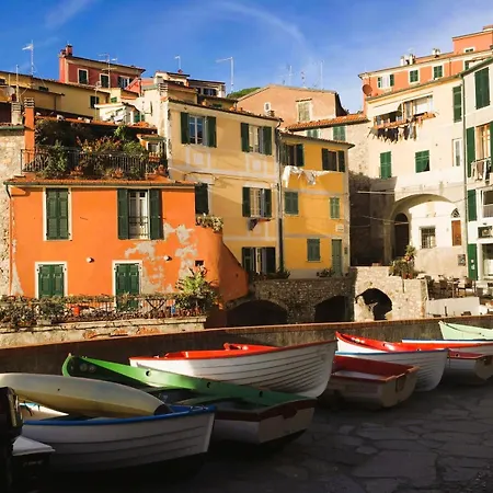 5 Terre Gate