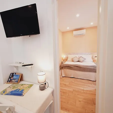 5 Terre Gate Apartment