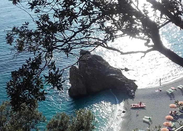 5 Terre Gate Apartment *